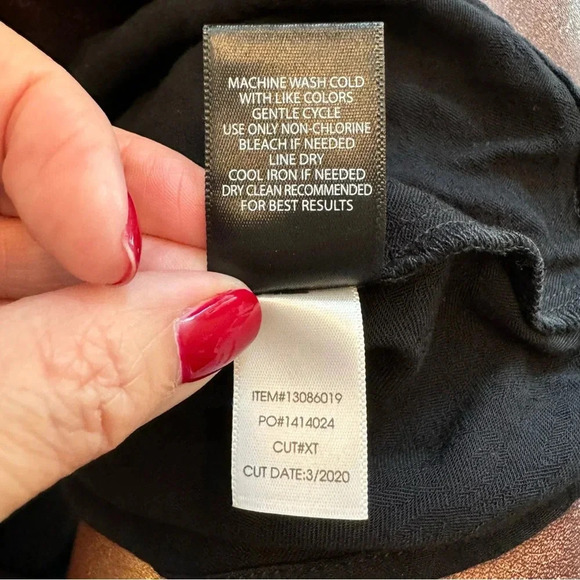 Torrid Black Sleeveless Brocade Button Up Flowy Top - Picture 7 of 7